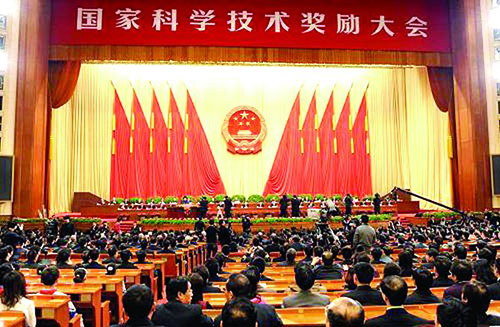 我司研究項(xiàng)目“環(huán)保型路面建造技術(shù)和工程應(yīng)用”榮獲國家科技進(jìn)步二等獎(jiǎng)